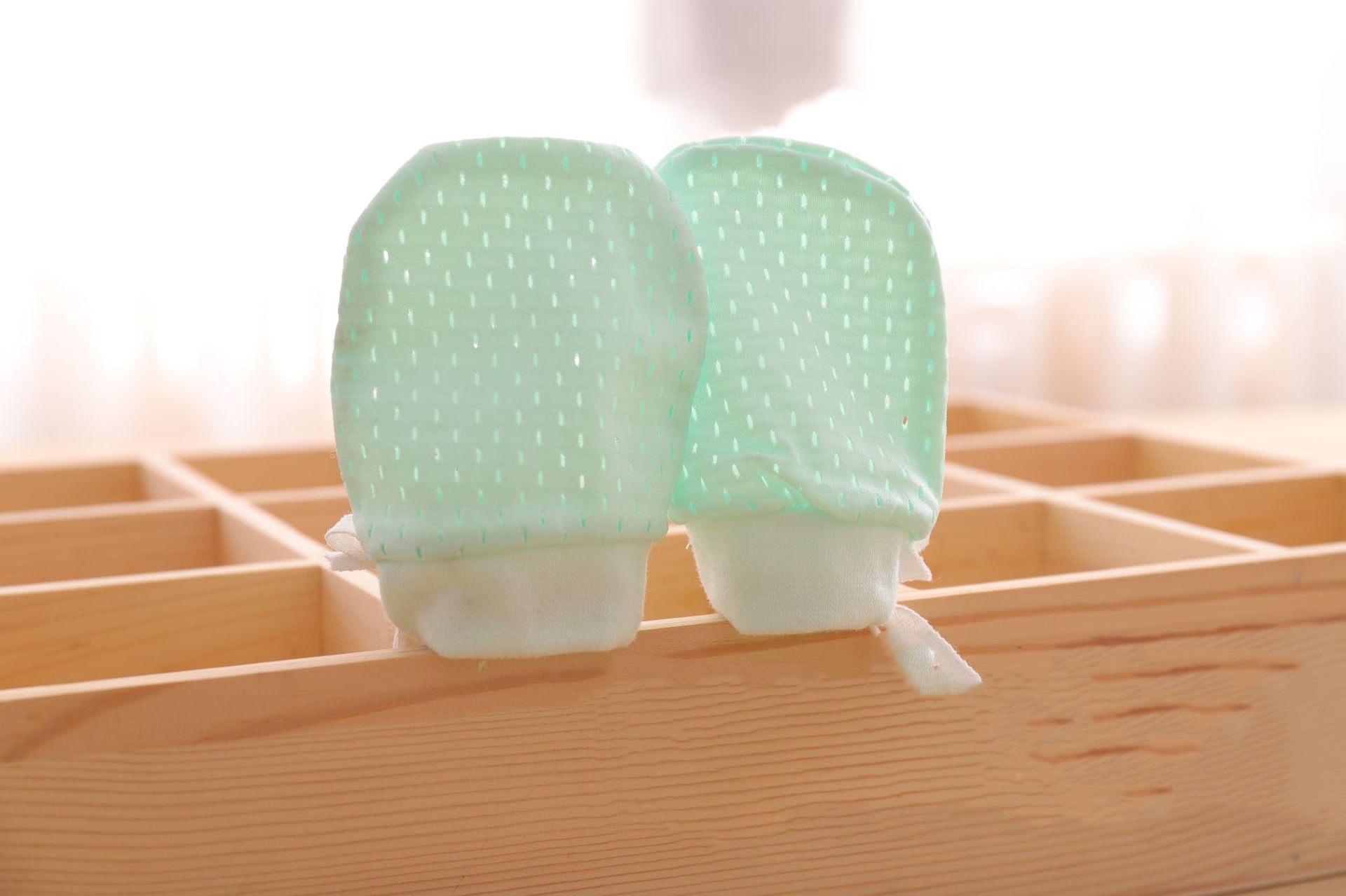 Baby Elastic Gloves 0-6-12 Months Newborn Anti-scratch Face Adjustable Gloves Summer Thin Ice Silk Gloves - [[{"value":"{{ Babyvera Babyvera  }}"}]]