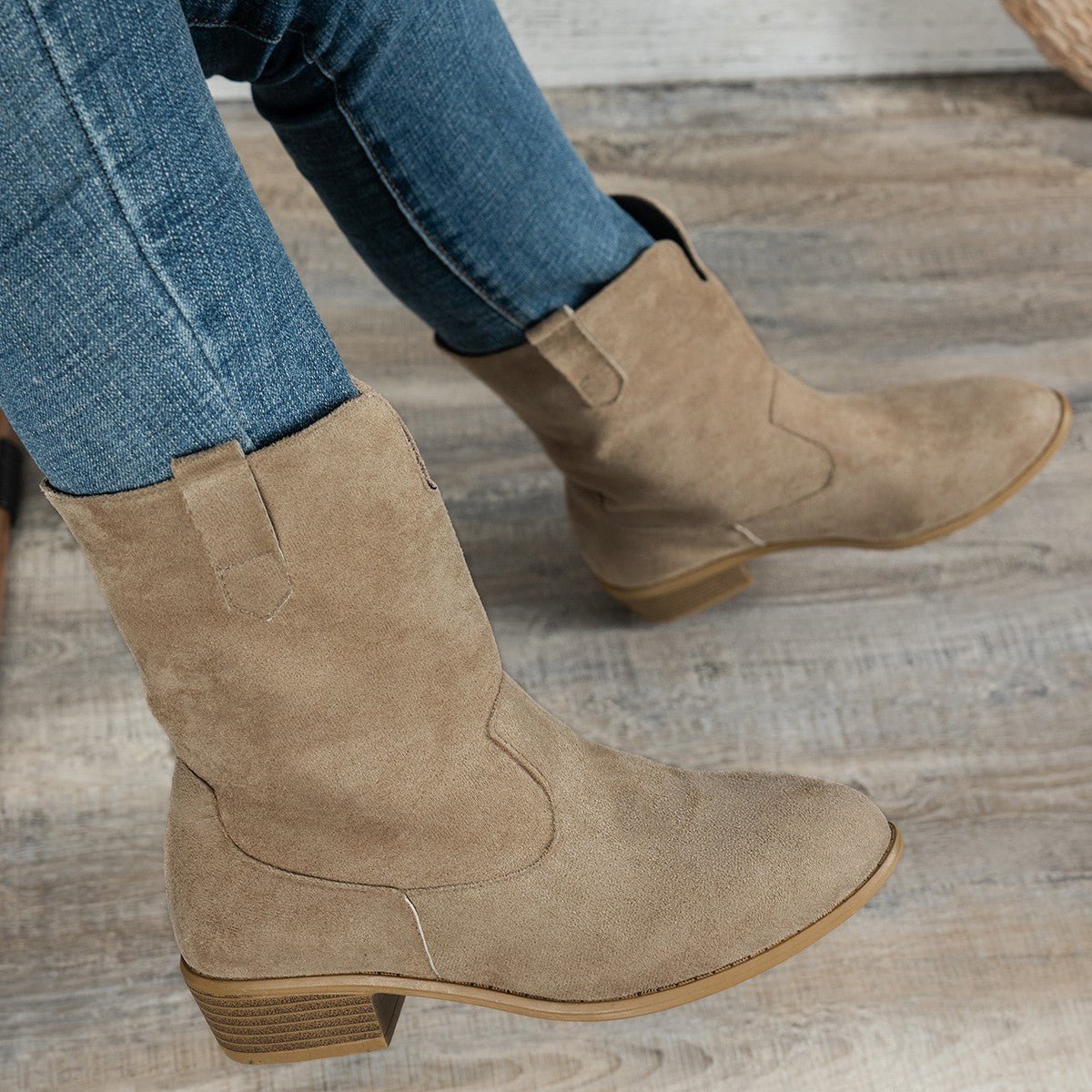 Womens Vintage Round - toe Flat Matte Leather Boots - Babyvera